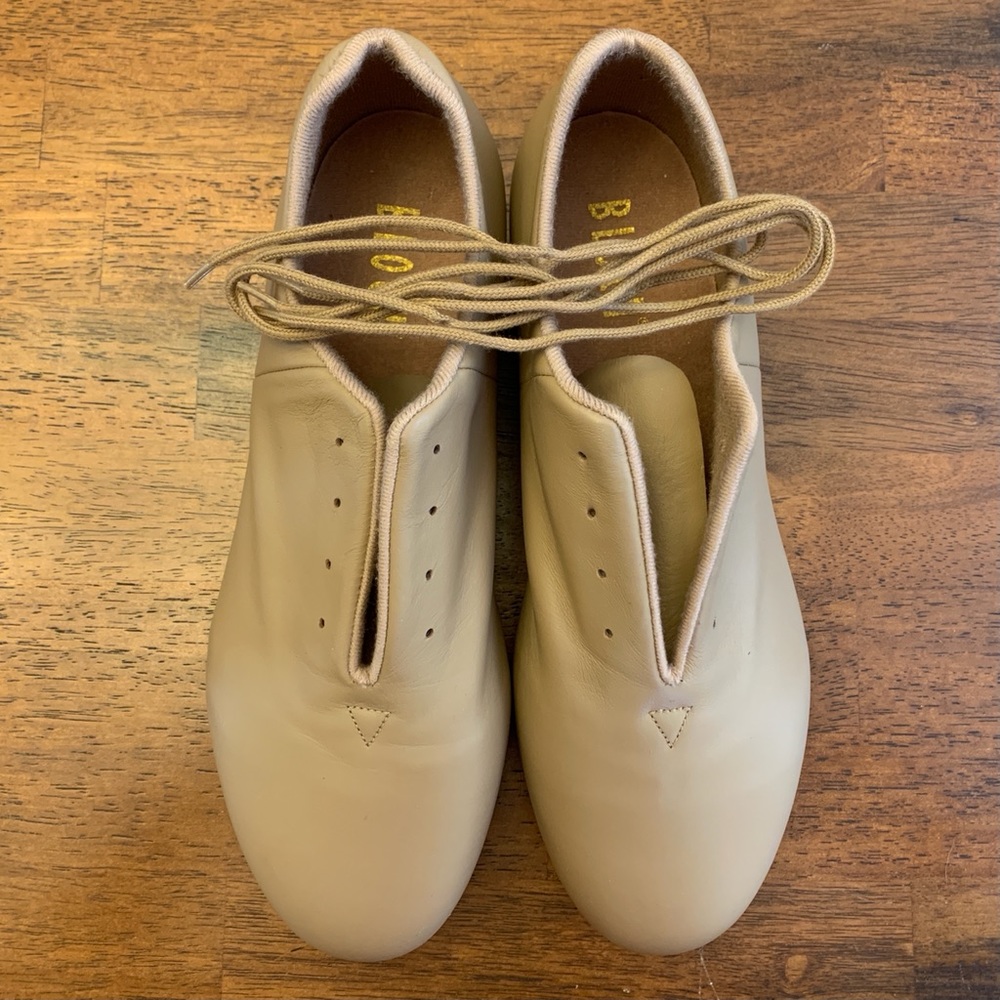 Bloch women’s tan tap shoes new in box size 10M